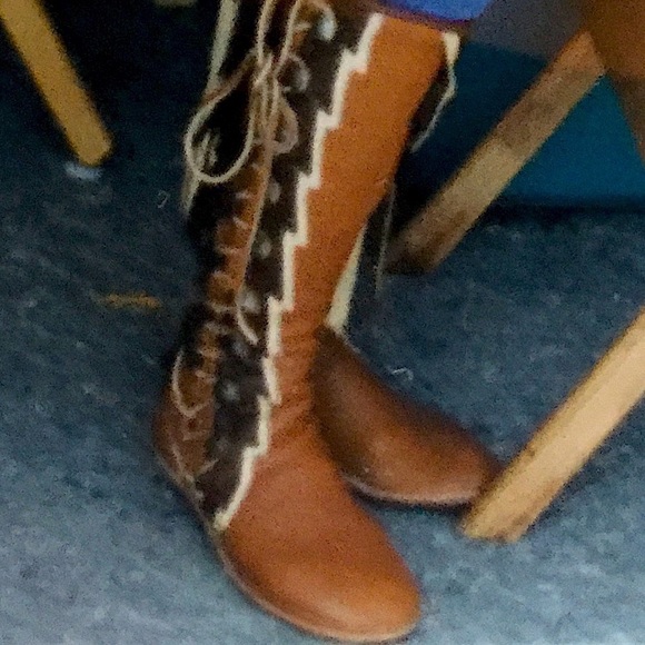 Bald Mountain Moccasins handmade one of a kind w Indian head nickel buttons - Picture 3 of 16